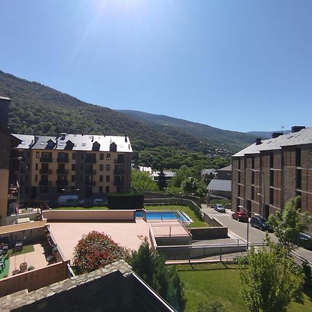 Apartaments Sort Pirineus Exteriör bild