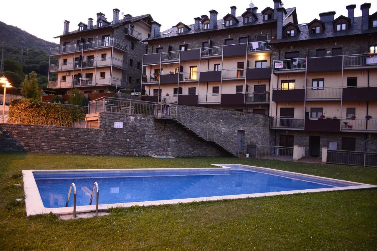 Apartaments Sort Pirineus Exteriör bild