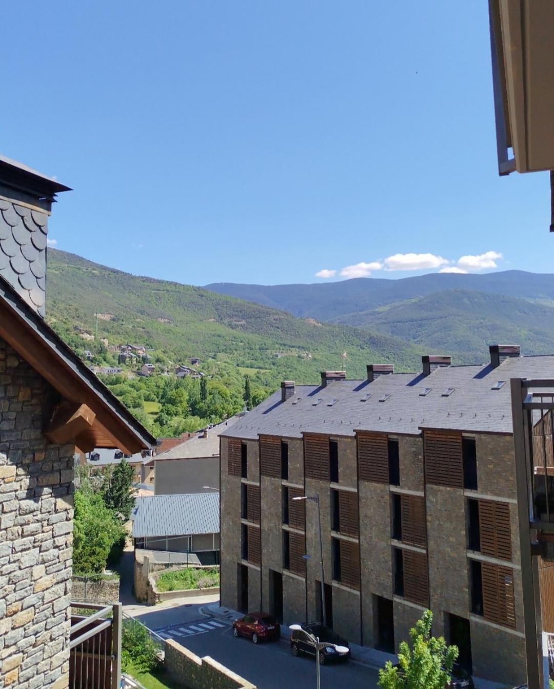 Apartaments Sort Pirineus Exteriör bild