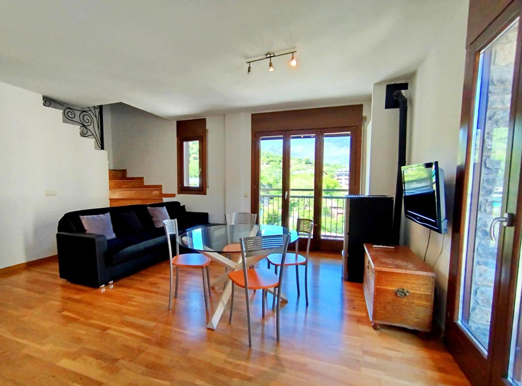 Apartaments Sort Pirineus Exteriör bild