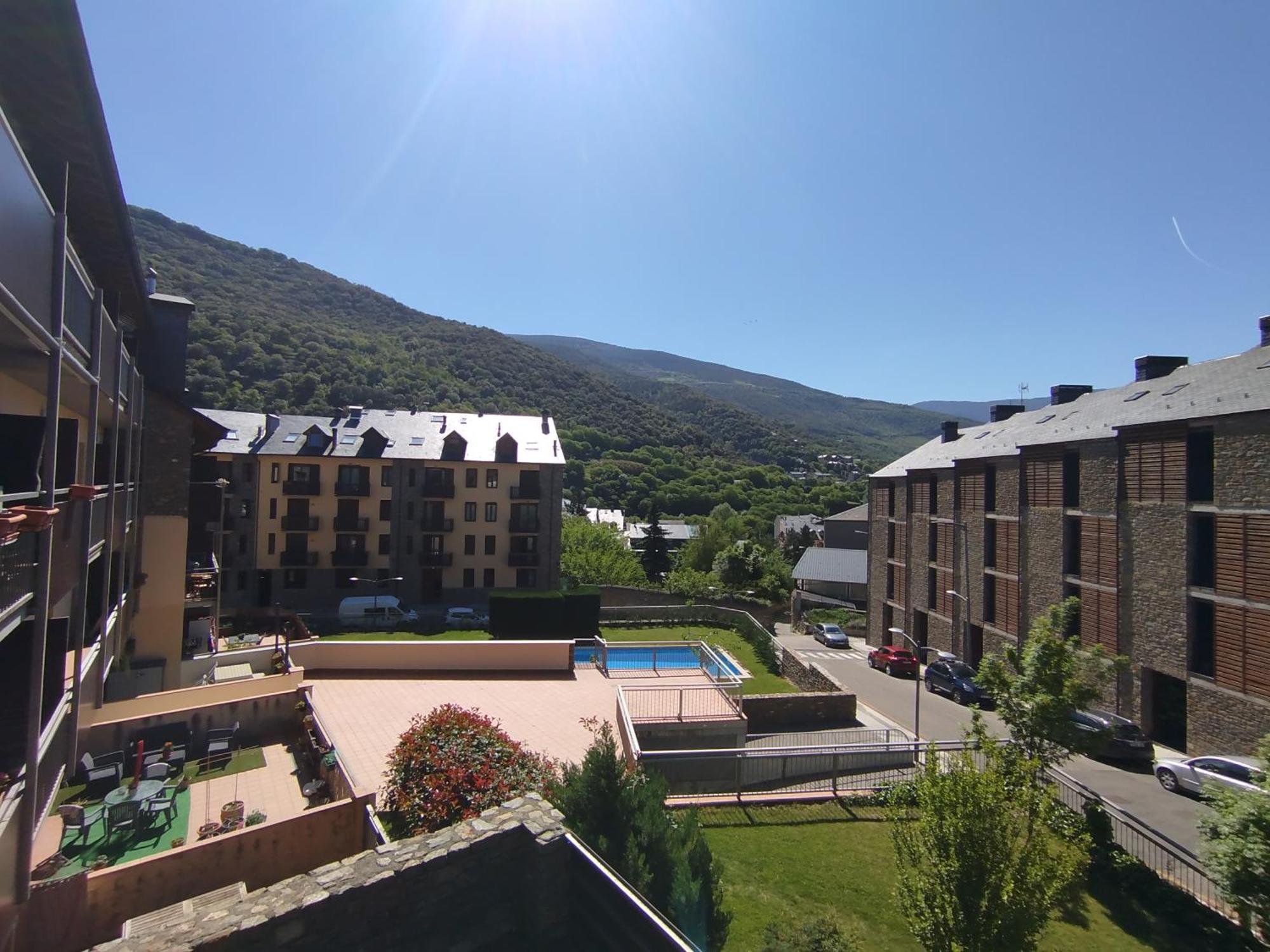 Apartaments Sort Pirineus Exteriör bild