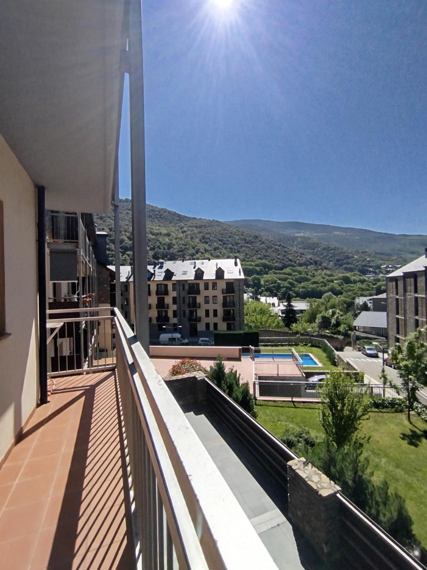 Apartaments Sort Pirineus Exteriör bild