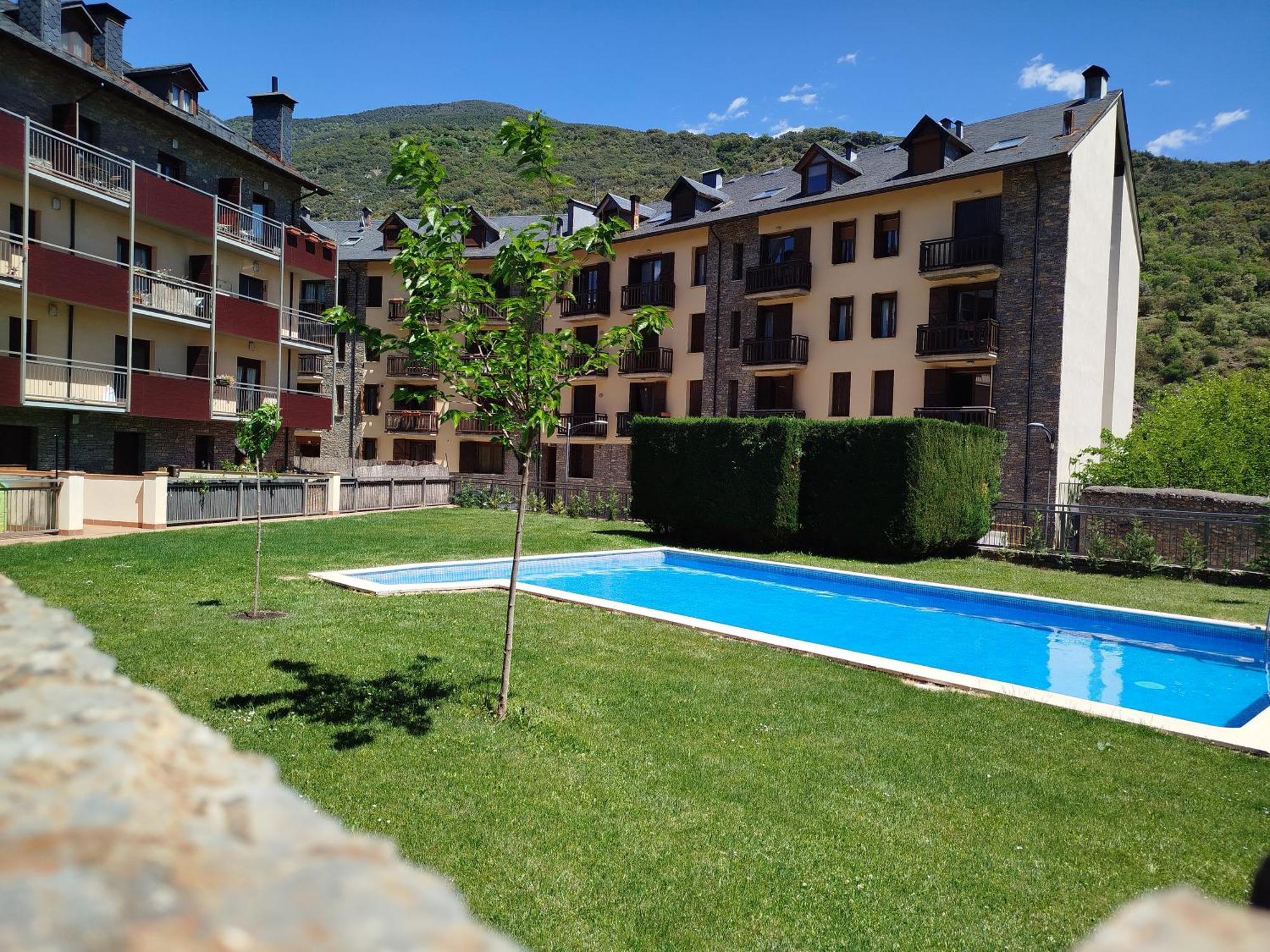 Apartaments Sort Pirineus Exteriör bild