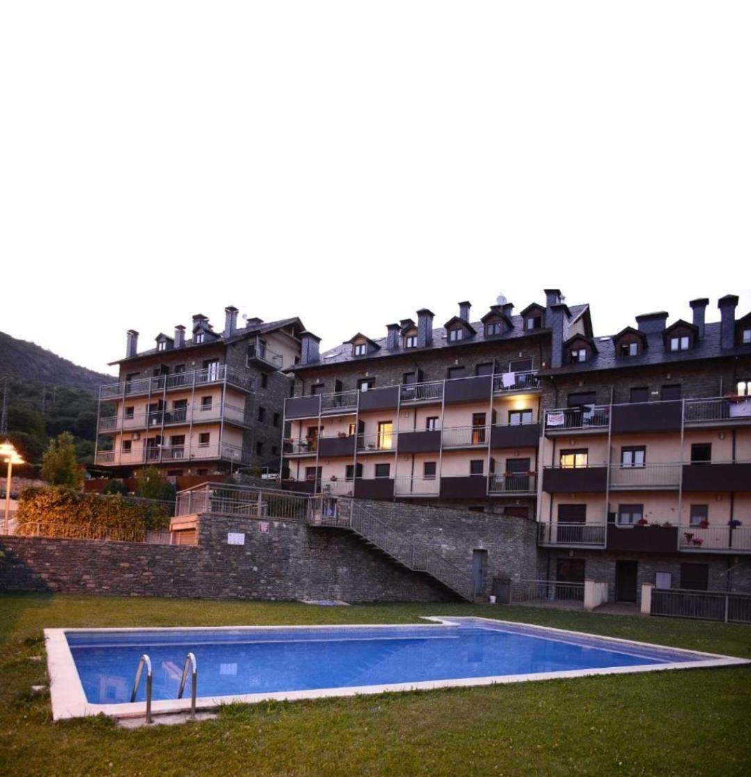 Apartaments Sort Pirineus Exteriör bild