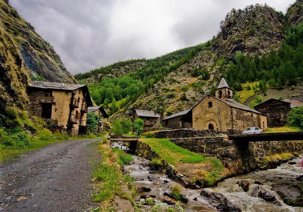 Apartaments Sort Pirineus Exteriör bild